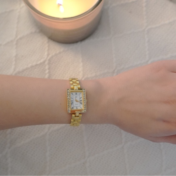 Vintage White Diamonds Elizabeth Taylor Timepiece - Picture 7 of 8